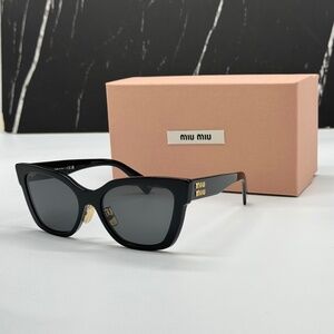 miu miu ブラック キャットアイサングラス ミュウミュウ ブラック サングラス キャットアイ - メルカリ